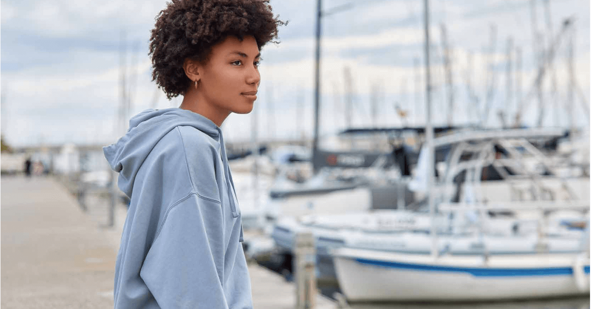 lifestyle image, woman in a harbour wearing casual clothes